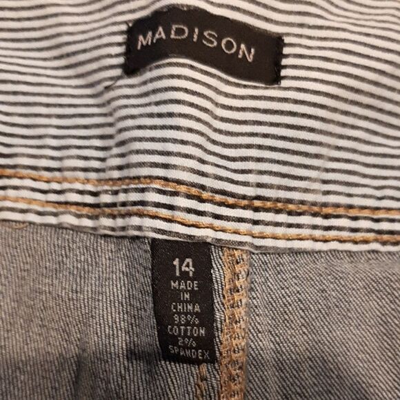 Madison Denim Bermuda Shorts - Picture 3 of 7